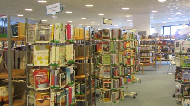 Bücher satt in Henstedt-Ulzburgs Bücherei