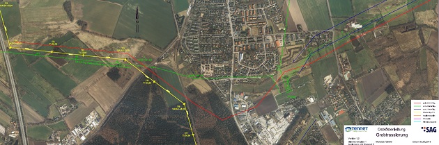 Die gelbe Linie unten links stellt den Trassenverlauf der Nord-Süd-Leitung dar, die an das Umspannwerk Friedrichsgabe angebunden werden soll. Auf der roten Linie könnte die Ost-West-Trasse verlaufen.