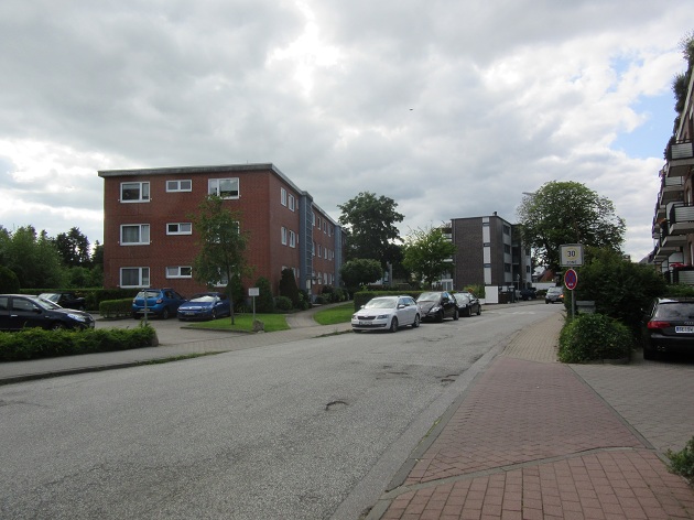 Blick von der Lindenstraße - Links neben dem Rotklinkerhaus, soll der neue Schulstraßen-Wohnblock entstehen