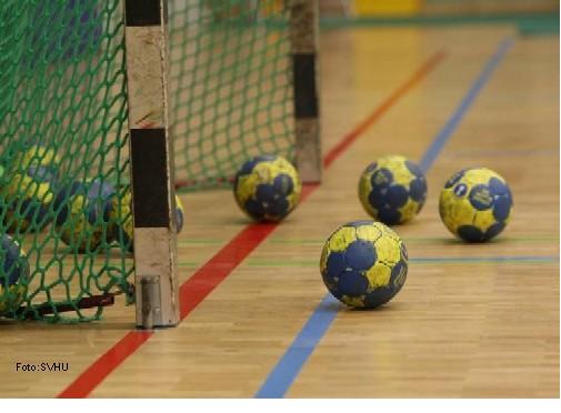 Spielstandsanzeiger kaputt, Handballer spielen an der grünen Schule