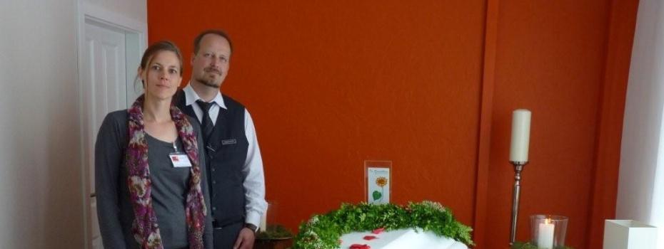 Das etwas andere Bestattungsinstitut:  Gepolsterter Weg in die Ewigkeit
