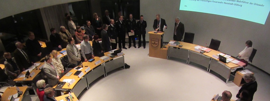 Ratssaal steht auf für die Feuerwehrführung!