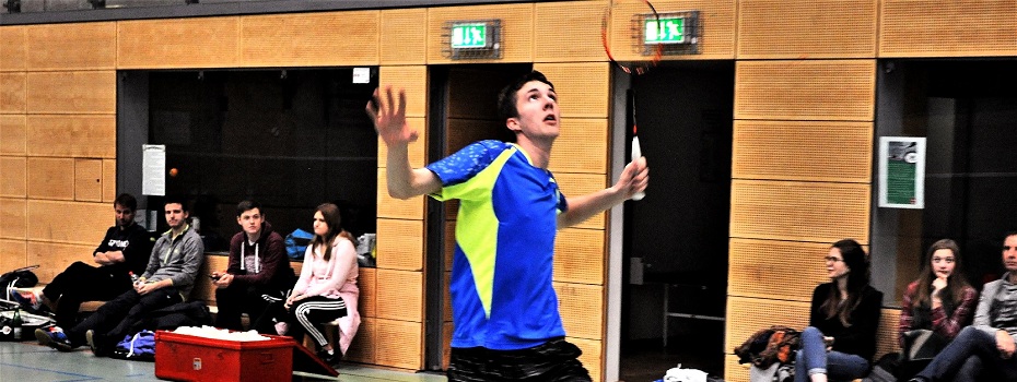 SVHU- Badminton-Team entscheidet Top-Spiel für sich