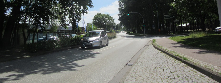 Norderstedter Straße auf dem Rhen: Verkehrsunfall mit schwer verletztem Jungen