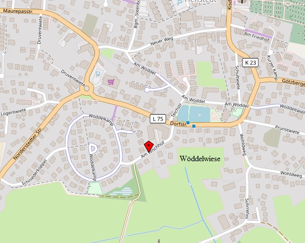 Die Wöddelwiese mit der Wöddelbek, die unter der Dorfstraße verrohrt ist. Karte: Openstreetmap